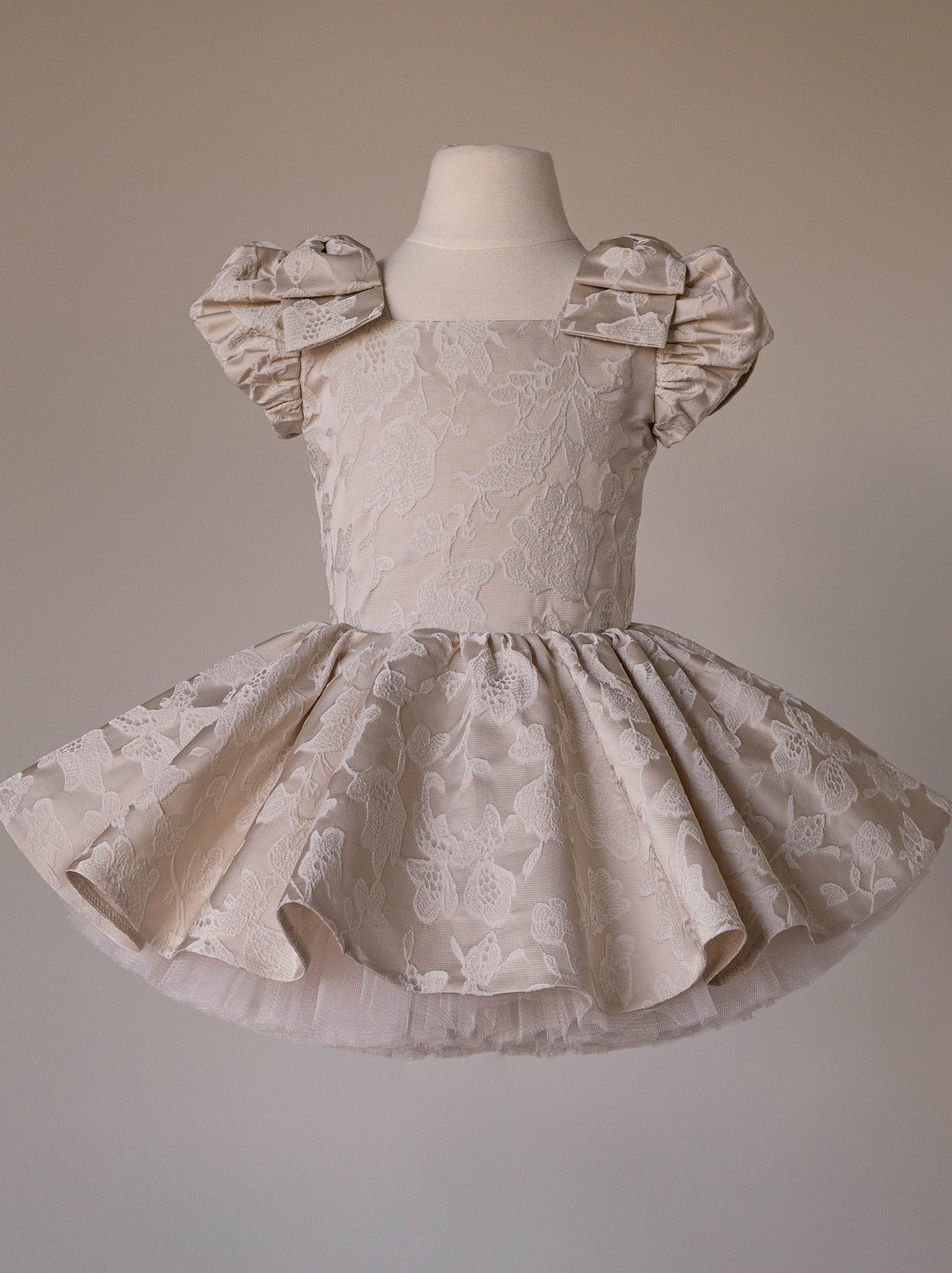 Dress in beige jacquard