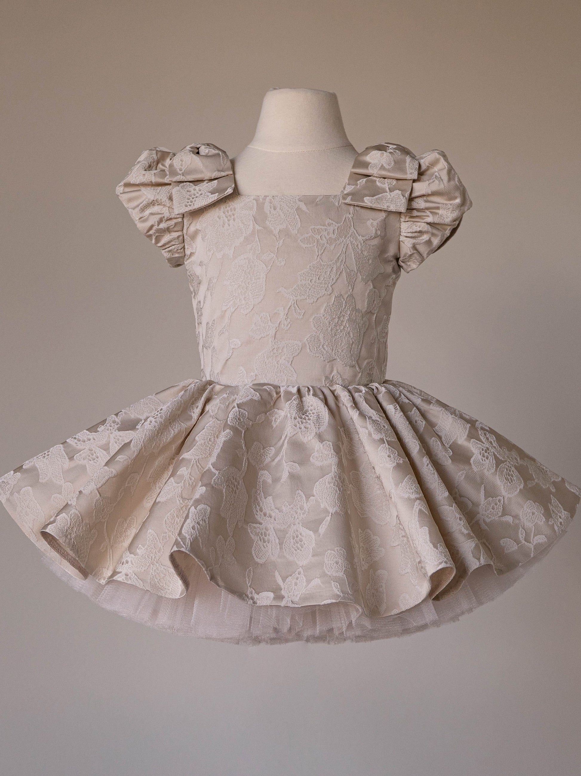 Dress in beige jacquard