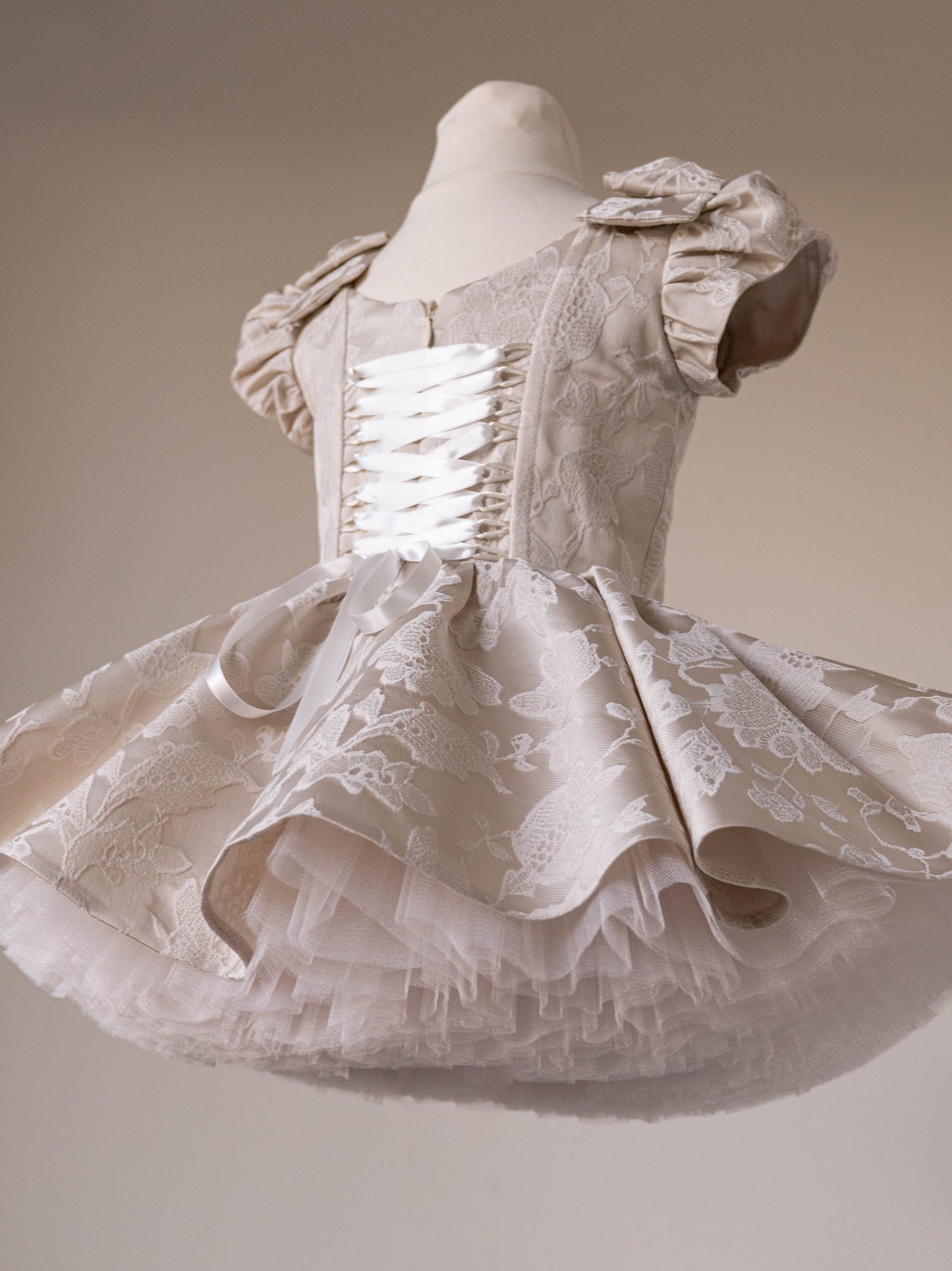 Dress in beige jacquard